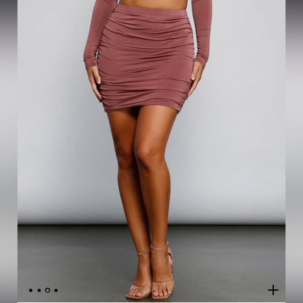NWT Windsor ‘Sleek and Stunning’ Ruched Mini Skirt